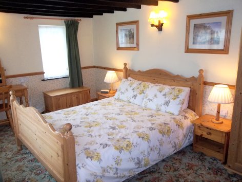 Downstairs king-size bedroom with beamed ceiling, Jasmine Cottage self catering holiday accommodation, near Bath, Wiltshire