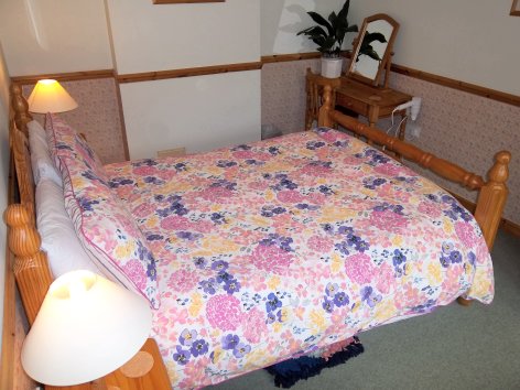 Double upstairs bedroom, Jasmine Cottage self catering holiday accommodation, near Bath, Wiltshire