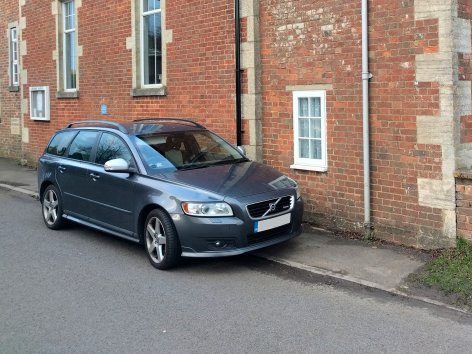 Car parking at Jasmine Cottage